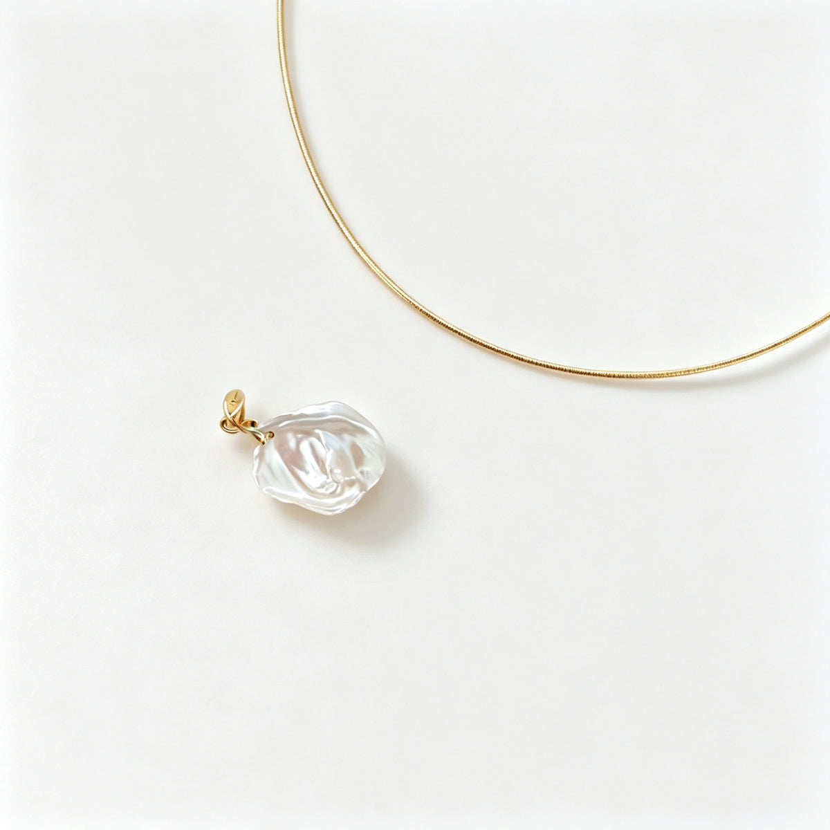 Petal Baroque Pearl Collar Necklace (18K Gold Plated)
