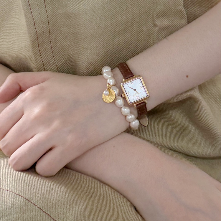 "Gardener's Delight" Pearl & Gold Disc Charm Bracelet