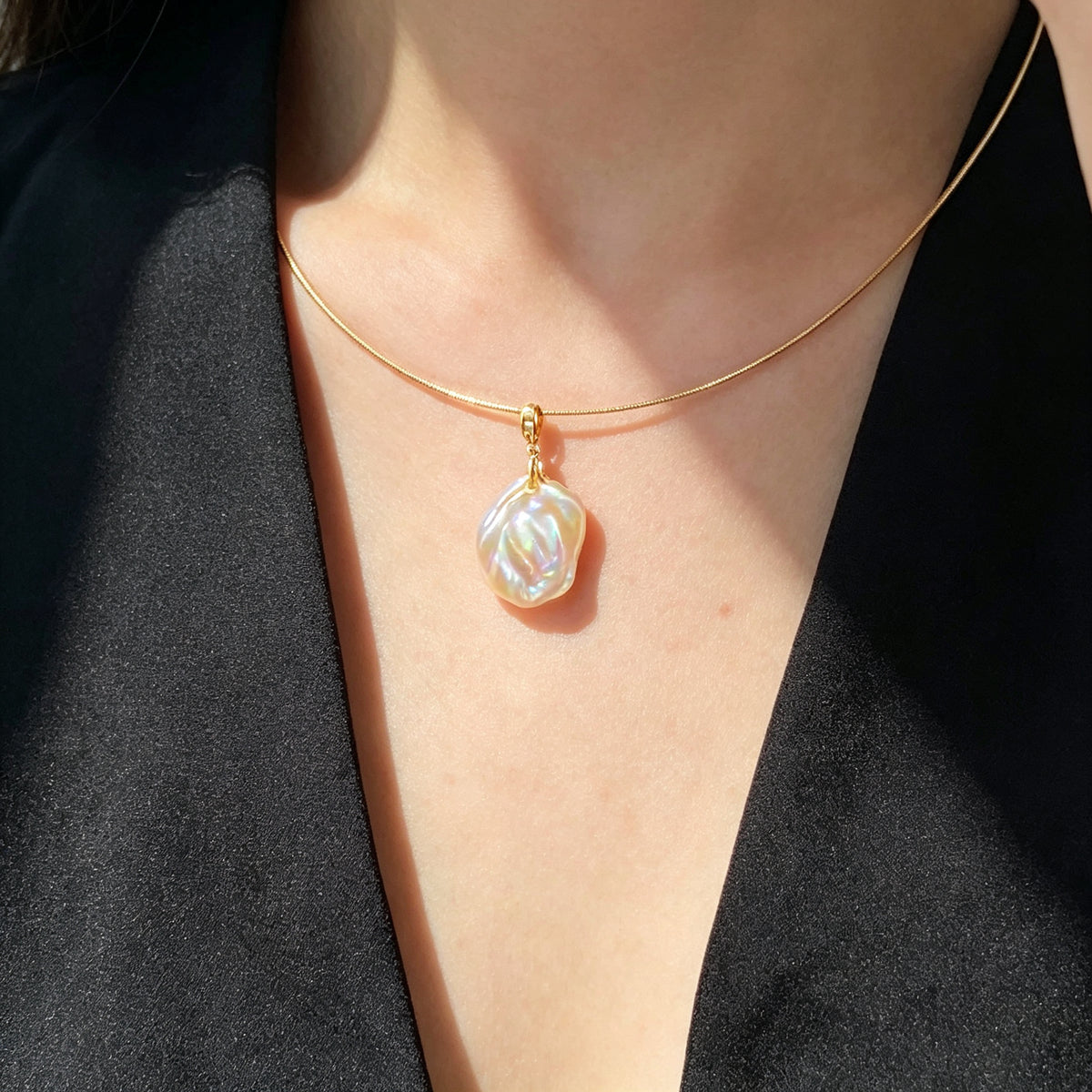 Petal Baroque Pearl Collar Necklace (18K Gold Plated)