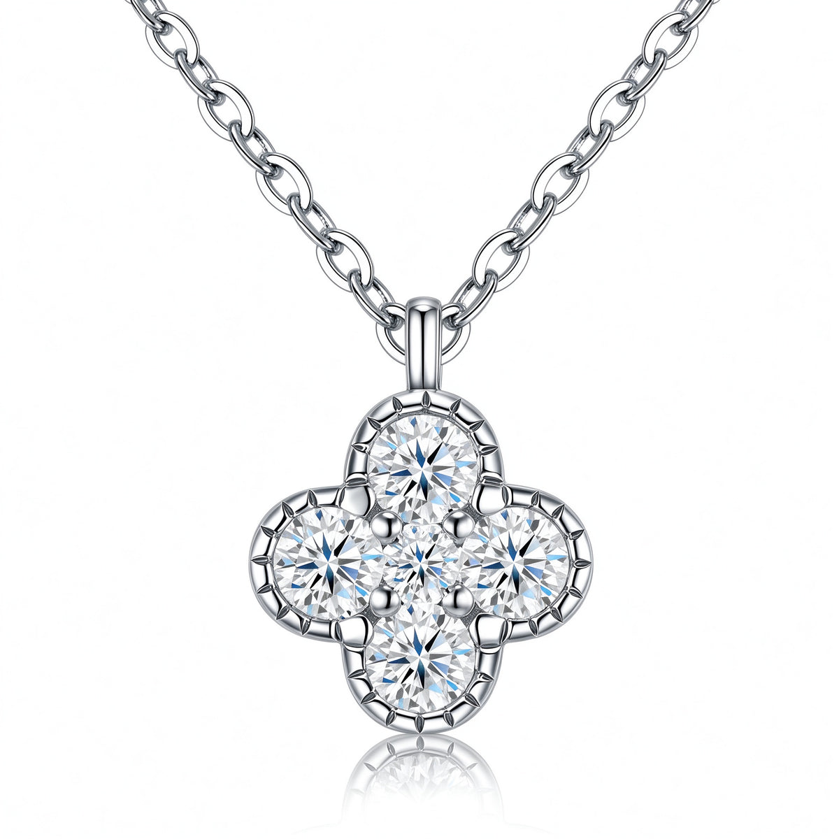 Vintage scalloped four-leaf clover moissanite pendant necklace in 925 silver front view